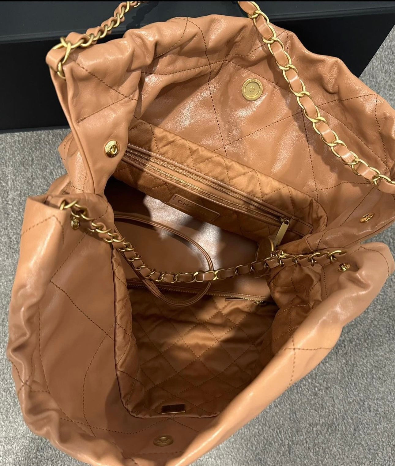 CHANEL 22 in Tan (Medium) image 3