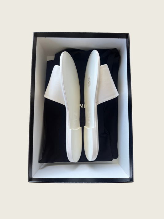 CHANEL Slides - WHITE 37.5 - Excellent Condition