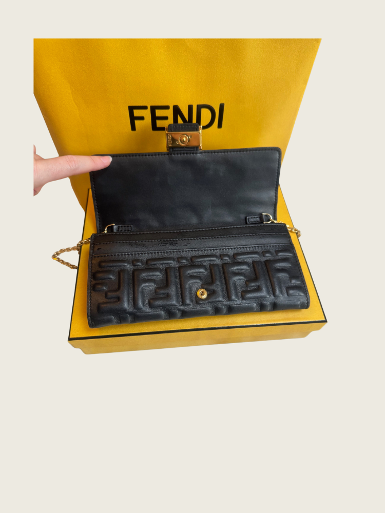 FENDI - Baguette Continental With Chain - Excellent Condition