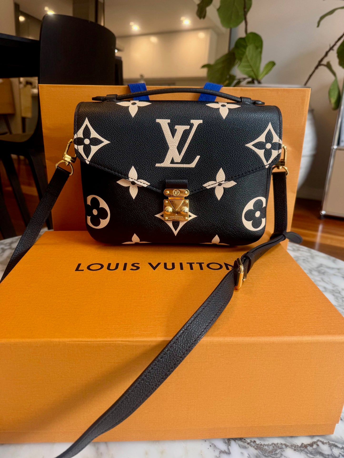 Louis Vuitton - Pochette Metis - EXCELLENT CONDITION image 3