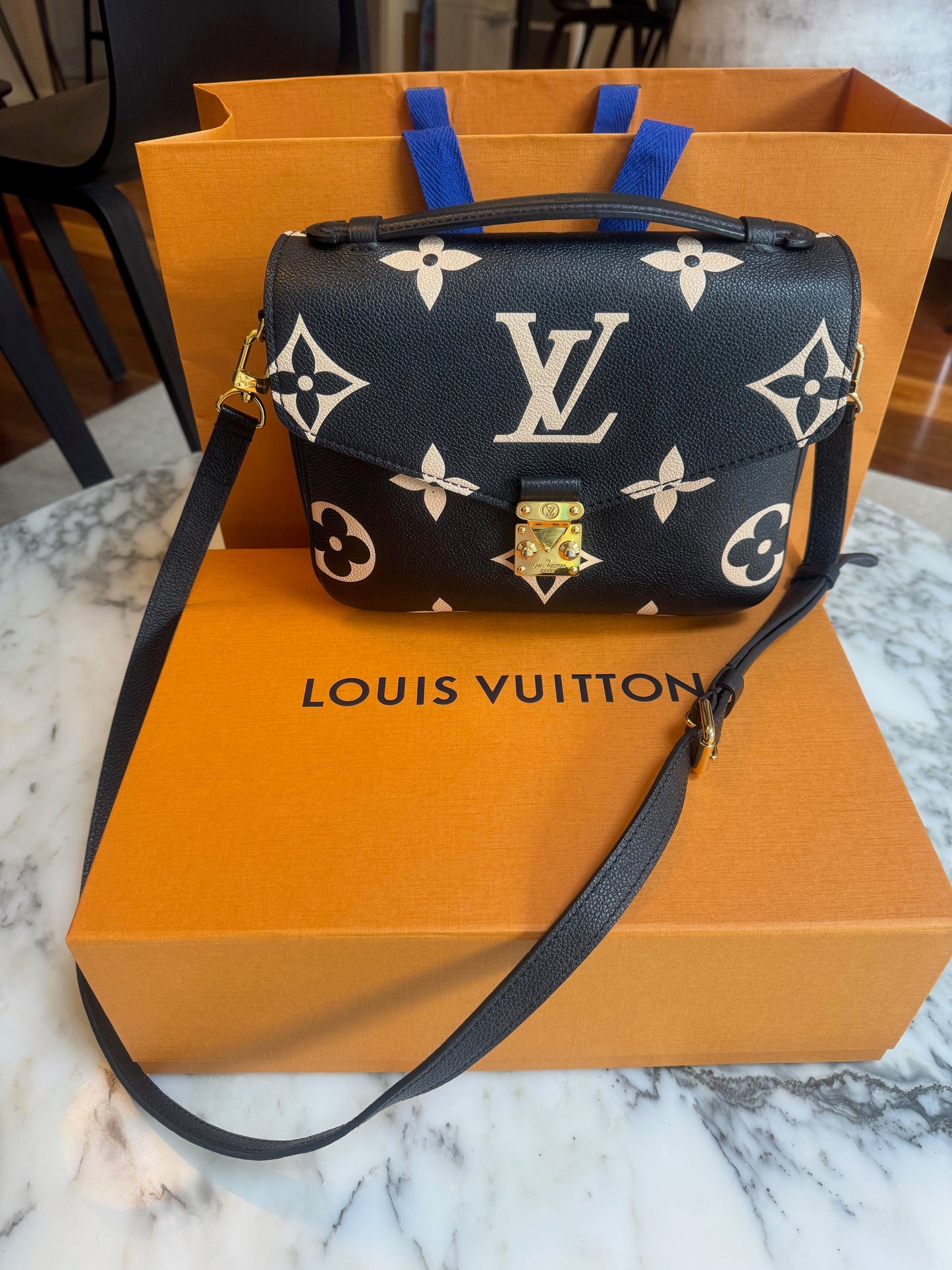 Louis Vuitton - Pochette Metis - EXCELLENT CONDITION image 0